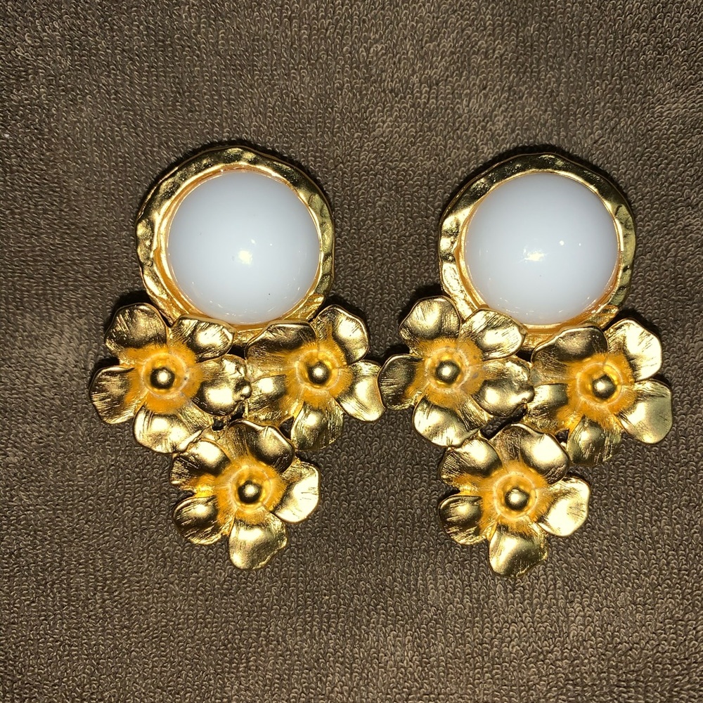 Vintage clips on earrings gold toned w/ white gem